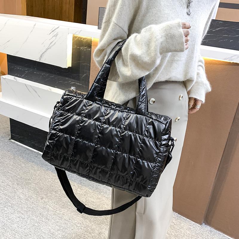 Space Pad Cotton Shoulder Bag  – Shoulder Bag Structured Bewertung und Preis