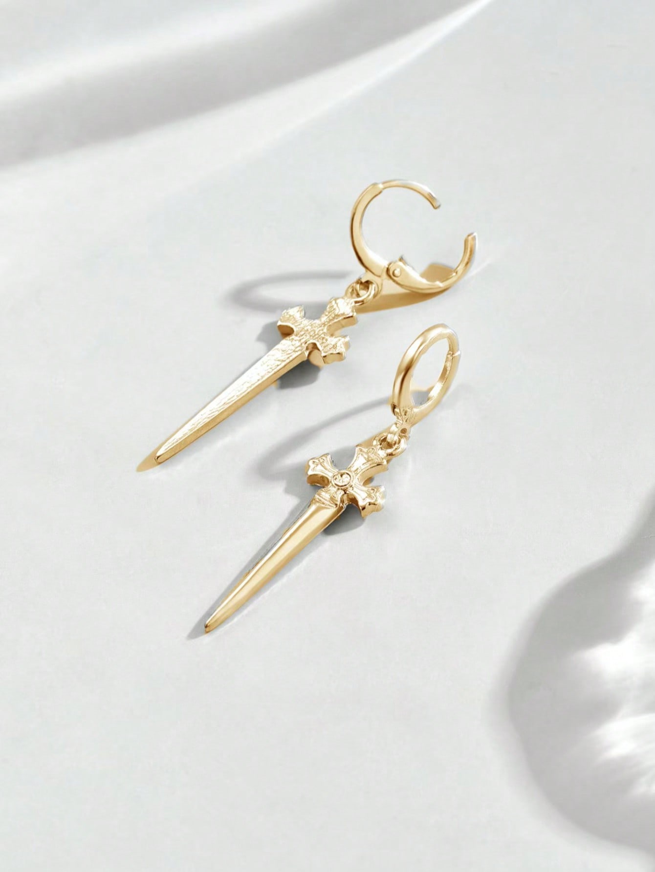 Gold Sword Cross Dangle Earrin – Women'S Gothic Formal Wear Bewertung und Preis