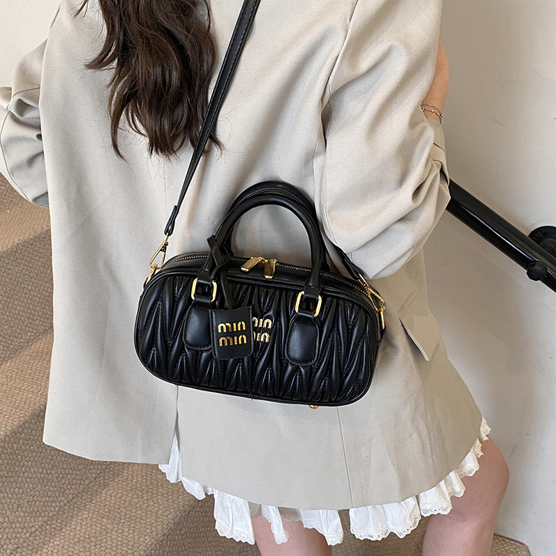 Ruched Pillow Bag, 2026 Textur – Shoulder Bag Structured Bewertung und Preis